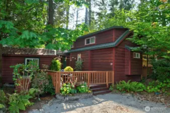 18 OAK CABIN WITH LOFT, FRONT DECK AND SIDE COVERED PORCH