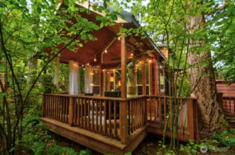 COVERED PORCH