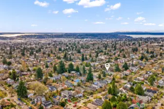 Enjoy easy access to Ballard, Golden Gardens, Fremont, Greenwood, Green Lake, and beyond - the best of Seattle is at your doorstep!