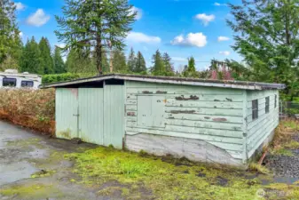Extra Storage in this additional out building.