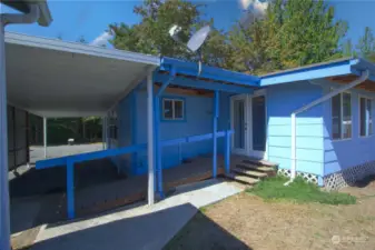 Ramp access to sunroom/rear entry