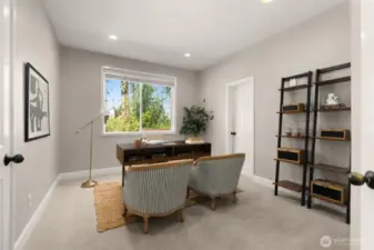 Main level office or bedroom w/walk-in closet