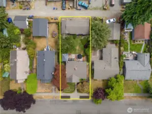 The large bonus building adds a lot of living space to this cute house.