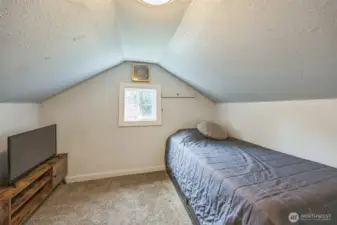 bonus room/office