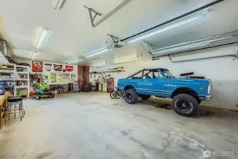 Incredible shop - holds four vehicles, etc...