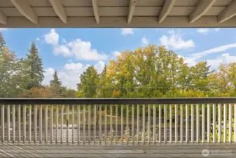 This condo is situated across from the trail down to Boulevard Park and is just a short walk to Fairhaven or Downtown Bellingham and the base of South Hill.