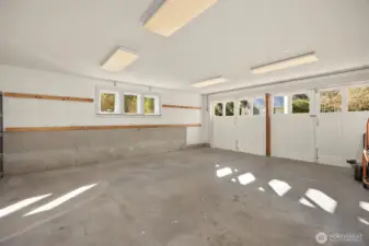 Sale includes generator on right of photo