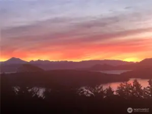 The views are dramatic, jaw dropping!!! Mount Baker and the Cascade Range lit up!