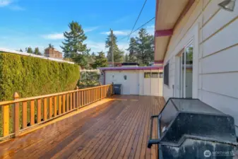 Deck links house to detached garage