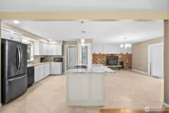 Kitchen & dining room