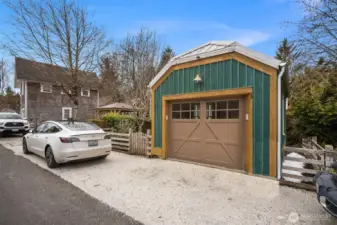 A rarity in Seabrook's newer construction is the ability to have a garage. Keep your bikes, beach gear and more stored away in this private garage at Into the Woods.