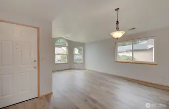 Entrance/Living room