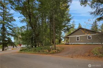 great location on the corner of Harbor View Place & Park Street