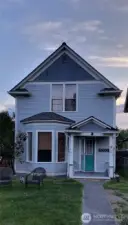 3222 Kromer, Front view from sidewalk