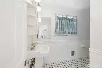 Downstairs bath {full} 1