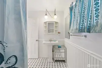 Downstairs bath {full} 2