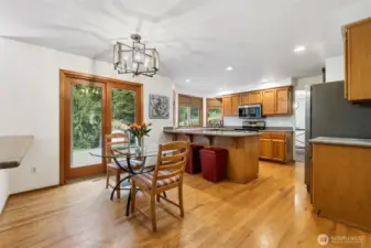 Nice and bright dining area.