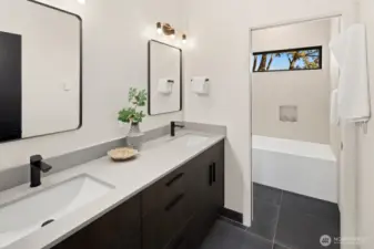 Full bath on the upper level.