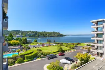 2 decks with vast and stunning 4-season views south to Discovery Park, west to the Olympics, and  north over the marina and all the way up to Whidbey and beyond!