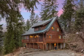 This property has also served as a vacation rental and is all set up for the extra income if you so desired!