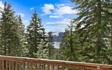 Peek-a-boo views of Lake Cle Elum & the surrounding mountains. This is such a peaceful location.