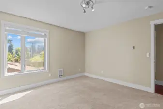 As well as being spacious, the main bathroom separates the 2 bedrooms for added privacy/noise.