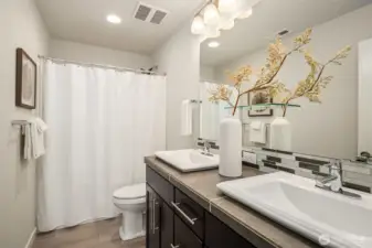 Upper level hall bathroom.