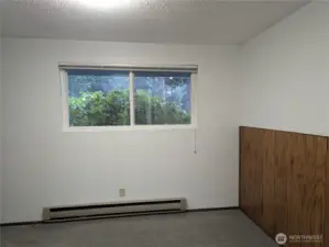 Cozy bedrooms with walkin closets.