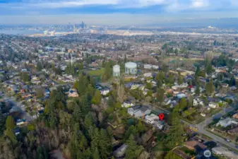 Looking NE. Central West Seattle location at top of Gatewood community close to parks, and local restaurants.