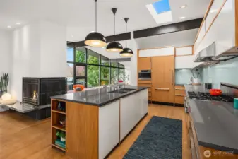 A skylight in the kitchen is such a delightful luxury.  Particularly here, with well-placed ceiling and under-cabinet lights, plus 3 perfect pendants over the island (not to mention all the light from those windows!) already delivering a very-beautifully illuminated space day or night.