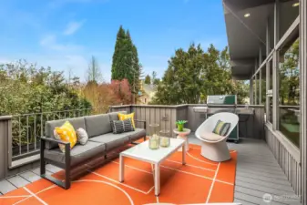 Fire up the grill and dine al fresco this summer, or just relax and soak in every last drop of sunshine from your west-facing deck.