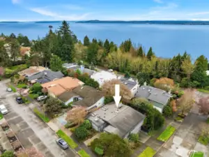 That's scenic Magnolia Boulevard just a block down toward the water.  Roll or stroll to the left to meander past stately homes and ever-expanding vistas of water/islands/mountains/city, winding up in lively Magnolia Village.  Or turn right to head the short distance up to magnificent Discovery Park and its 500+ acres of trails, meadows, and views.  The only thing "missing" are the unsightly power lines....those were buried underground in this neighborhood years ago :)