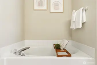 Soaking tub