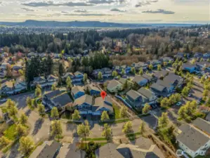 Minutes from downtown, Highway 2, shopping, dining, rivers, parks, and outdoor adventures like Stevens Pass skiing and Index rafting/climbing.