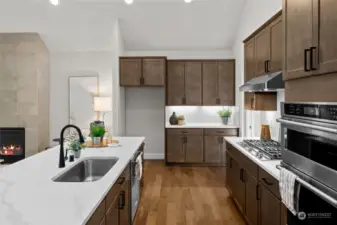 Kitchen with plenty of storage