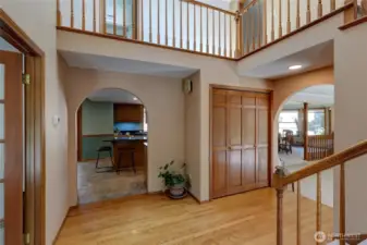 Dramatic Balcony Showcases Upstairs Architect