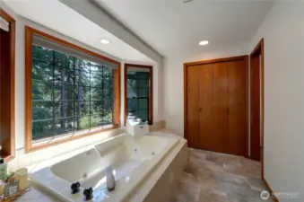 Primary Ensuite-Jetted Tub & Wardrobe Closets