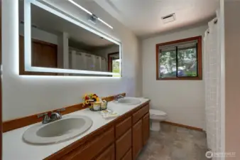 Full 4PC Bath Upstairs