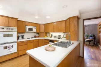 Kitchen has double ovens & pantry