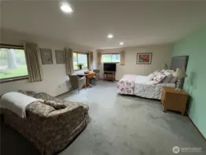 Lower level apartment w/wall of closets