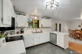 Light and Bright Kitchen