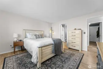 Primary bedroom on main with ensuite