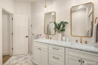 Like new guest bathroom