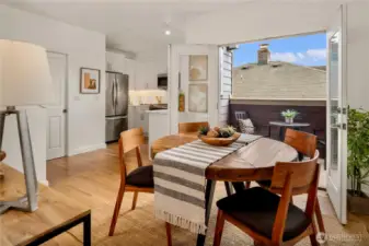 Charming dining space, light and bright!