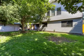 Private Back Yard, Detached Studio Space, Lots of Shade!