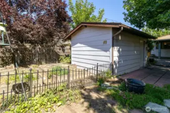 Garden Space behind Detached Studio