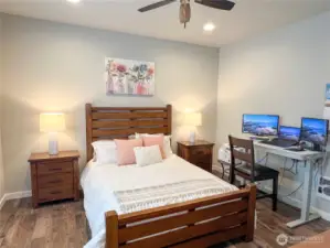 Second bedroom.