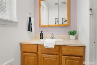 Downstairs 1/2 bath