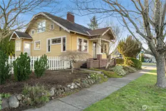 Welcome! Come take a look at this amazing 1925 Craftsman home.