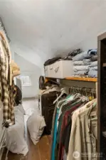 Walk in closet with even more space!